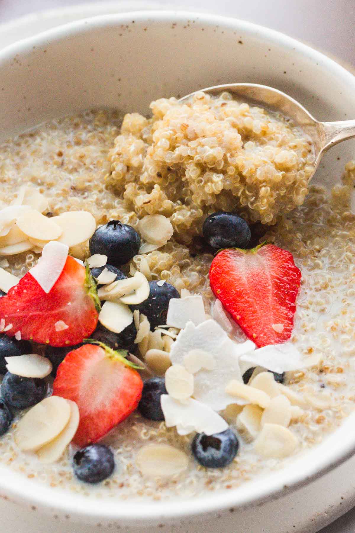 Healthy Quinoa Porridge: Easy Meal Prep for a Customizable Breakfast